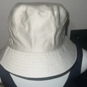 - NWOT Reversible Bucket Hat Sunhat summer Burberry Style Tan Check Plaid … thumbnail 4
