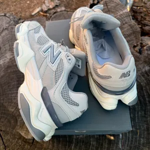 New Balance 9060 sneakers shoes Men’s Size 7 thumbnail 5