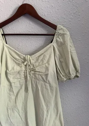H&M Green dress with puffy sleeves and a tie detail thumbnail 3