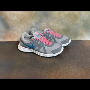 Nike Revolution 2 Women’s Running Shoes Size 9.5M thumbnail 13