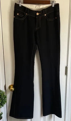 Elegant Black Flare Jeans for Women thumbnail 1