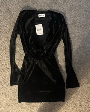 Princess Polly Plunge Velvet Bodycon Long Sleeve Black Mini Dress thumbnail 1