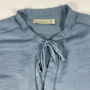 Abercrombie & Fitch Blouse‎ Womens Medium Blue Tie Neck Button Long Sleeve Shirt thumbnail 5