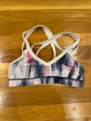lululemon run: bound bra size 4 thumbnail 2
