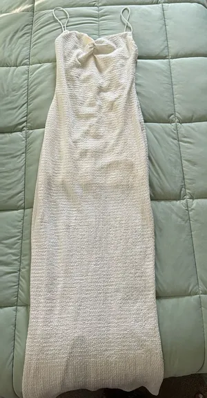 White dress  thumbnail 1