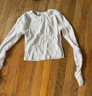 Ariella Aritzia home stretch long sleeve thumbnail 1