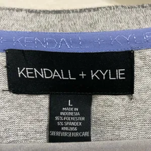 NWOT Kendall + Kylie v-neck stripe cropped shirt▪️size L thumbnail 4