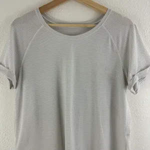 Lululemon Womens White Open Up Tie Back Flowy Athletic Workout Short Sleeve Tee thumbnail 5