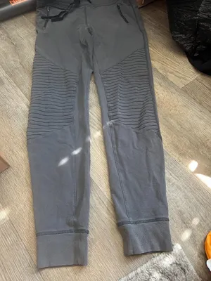 Alo Yoga medium pants thumbnail 4