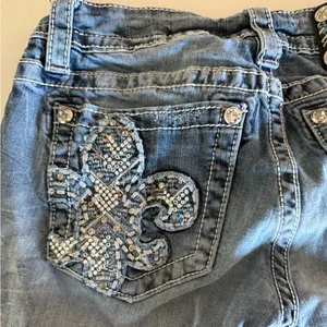 Miss Me Signature Boot Cut Jeans Fleur de Lis Bling Crystals Size 26 thumbnail 6