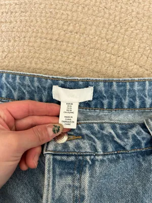 High rise mom shorts light wash thumbnail 4