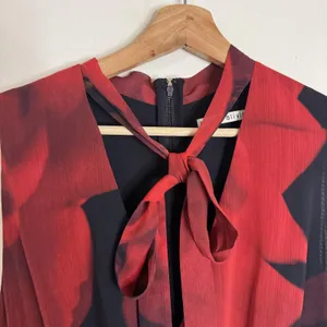 Alice + Olivia Dress Womens Medium Red Black Sleeveless Floral Tie Neck Chiffon‎ thumbnail 4