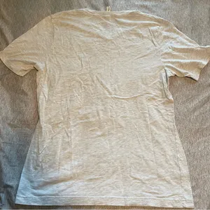 Merry Christmas Gray V-Neck T-Shirt Size XL‎ thumbnail 6