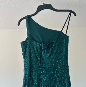 B Darlin Dark Green Sequin One Shoulder Dress thumbnail 4
