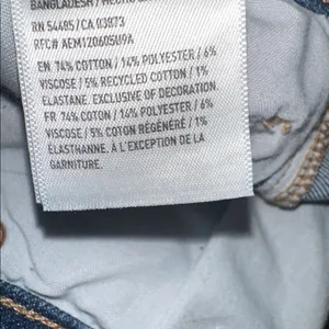 American Eagle Outfitters Classic MOM Jeans size 4 thumbnail 7