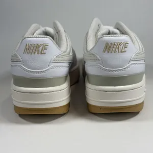 Nike Women's Size-7 Gamma Force Sneakers White/Light Bone/Sanddrift thumbnail 4