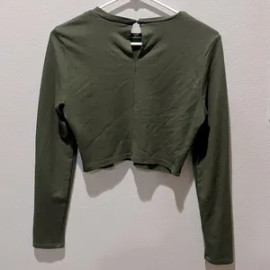 Charlotte Russe Long Sleeve Cropped Top thumbnail 2