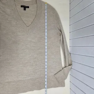 Banana Republic Beige V-Neck Sweater Size‎ M thumbnail 7