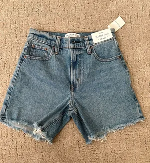 Abercrombie High-Rise Shorts thumbnail 1