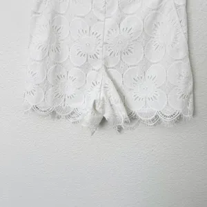 [Trina Turk] Cece White Lace Eyelet Scalloped Hem Mid Rise Shorts Bridal Size 4 thumbnail 7