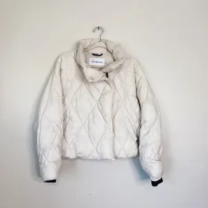 Calvin Klein Jeans Cream Assymetric Zip Cloud Puffer Coat Crop Jacket thumbnail 3