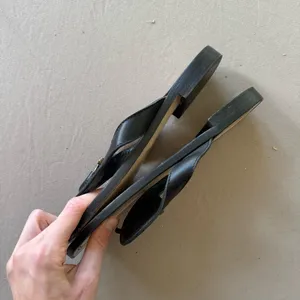 Salvatore Ferragamo Leather Gancini Thong Sandals thumbnail 8