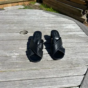 Naturalizer Genn Rhythm Black Criss Cross Strap Block Heel Sandals size 5.5‎ thumbnail 2