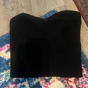 Babaton Black Strapless Ribbed Tube Top thumbnail 1