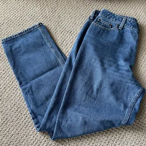 LL Bean Women’s Classic Fit Straight Jeans thumbnail 4