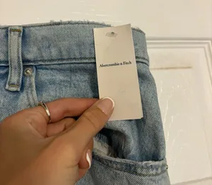 Abercrombie Curve Love Ultra High Rise 90s Straight Jean NWT thumbnail 4