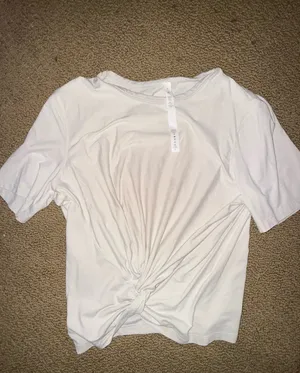 Lululemon top thumbnail 1