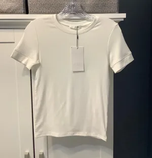 Zara Women’s Off White Short Sleeve Crewneck Tee Size M NWT Classic Wardrobe thumbnail 1
