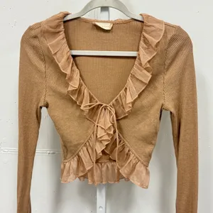 Altar'd State Y2K Inspired Tan Ribbed Ruffle Tie Front‎ Crop Top Long Sleeve Med thumbnail 3