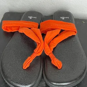 Sanuk Sandals‎ thumbnail 1