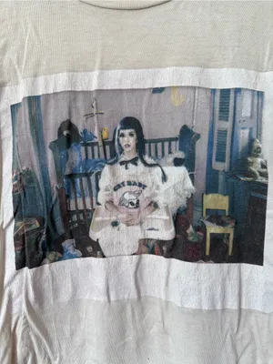 Crewneck Graphic T-Shirt in Light Gray thumbnail 3