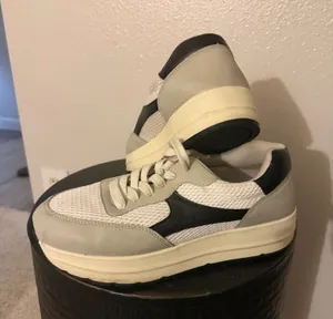 Stylish White & Black Sneakers – Size 11 thumbnail 1