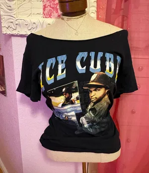 Off the shoulder Ice Cube Tee Black thumbnail 1