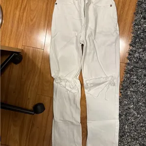 Abercrombie & Fitch Women's White Straight Leg Jeans thumbnail 4