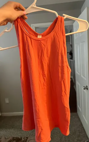High Neck Tank thumbnail 1