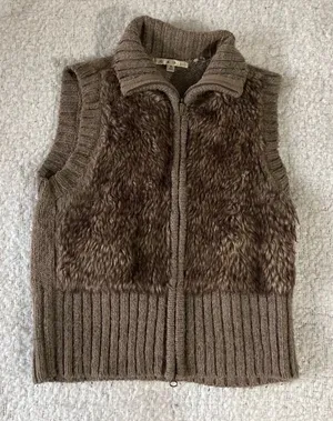 ‎Cabi small fuzzy vest thumbnail 1