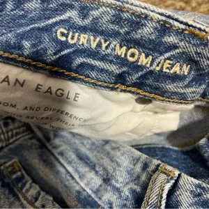 American Eagle Curvy Mom Jeans NWOT Distressed high rise long length thumbnail 7