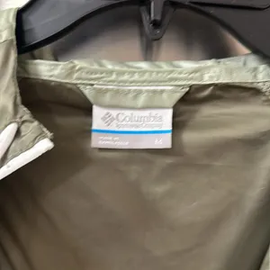 Columbia woman wind breaker thumbnail 4