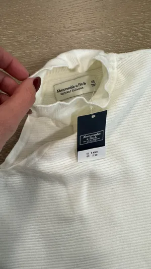 Abercrombie Off-the-shoulder sweater thumbnail 5