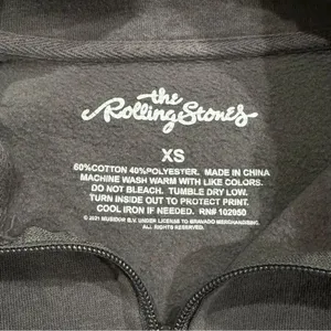 The Rolling Stones Grey Cropped Sweatshirt Women’s XS thumbnail 2