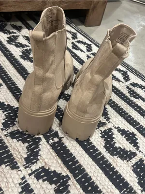 Madden Girl Beige/Tan Chelsea Ankle Boots thumbnail 2