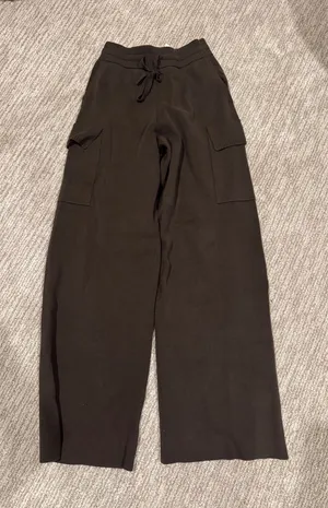 ALO Yoga Scholar Knit High-Waist Cargo Pant thumbnail 1