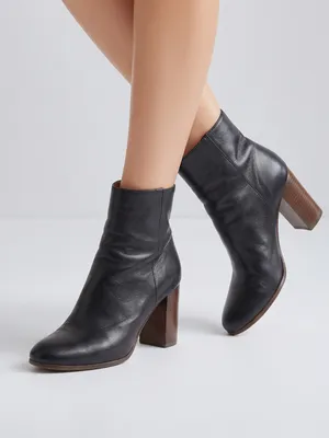 Kate Spade Black Leather Chelsea heeled Ankle Boots size 9 thumbnail 2