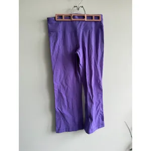 Lululemon Groove Crop Purple Flare Leg Yoga Pants‎ Split Hem Womens Size 6 thumbnail 4