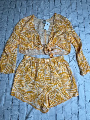 NWT shade and shore Two-Piece Yellow Leaf Print Crop Top & Shorts Set 4-6 thumbnail 3