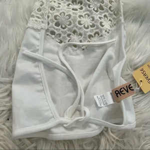 Reverse Women's Juniors Size Medium Crochet Tie Back Crop Top White Halter #9687 thumbnail 8